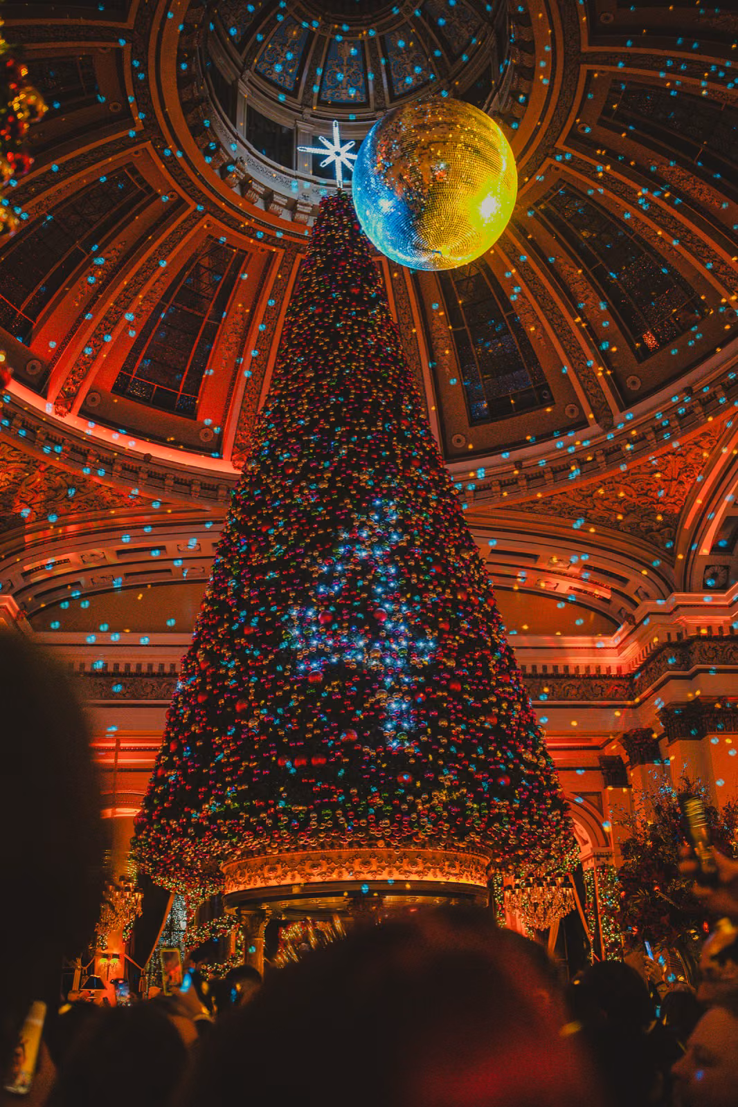 Elegantes mesas y celebración de Nochevieja en The Dome Edinburgh