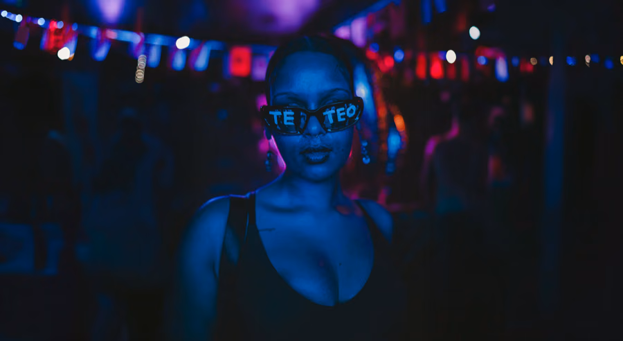 Portrait in deep blue light with Teteo letter glasses at an END Events night